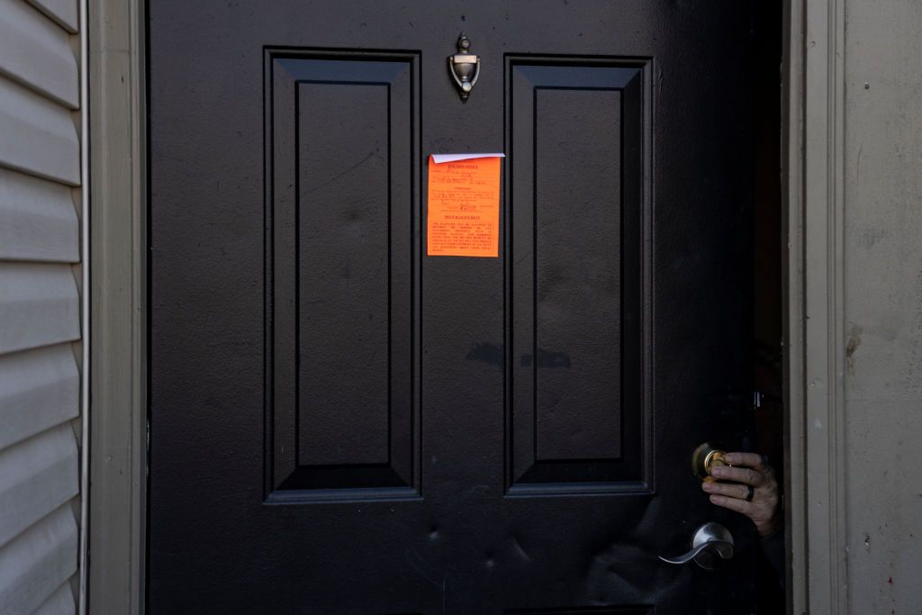 Columbus, Ohio Bailiff Carries Out Eviction As Americans Struggle In Pandemic Economy