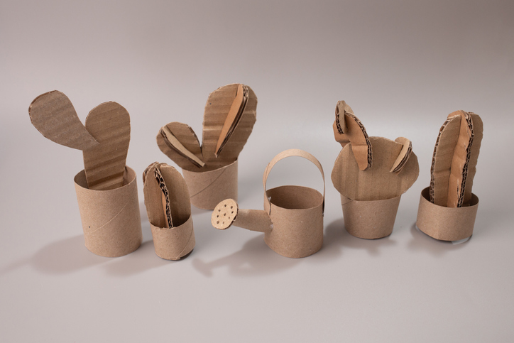 Engaging DIY cactus craft from recycled materials, perfect for school or kindergarten projects. Creative and eco-friendly crafting idea