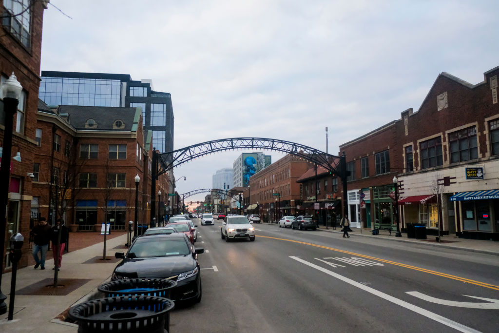 Ohio And Illinois Order All Bars And Restaurants To Close To Limit Spread Of Coronavirus