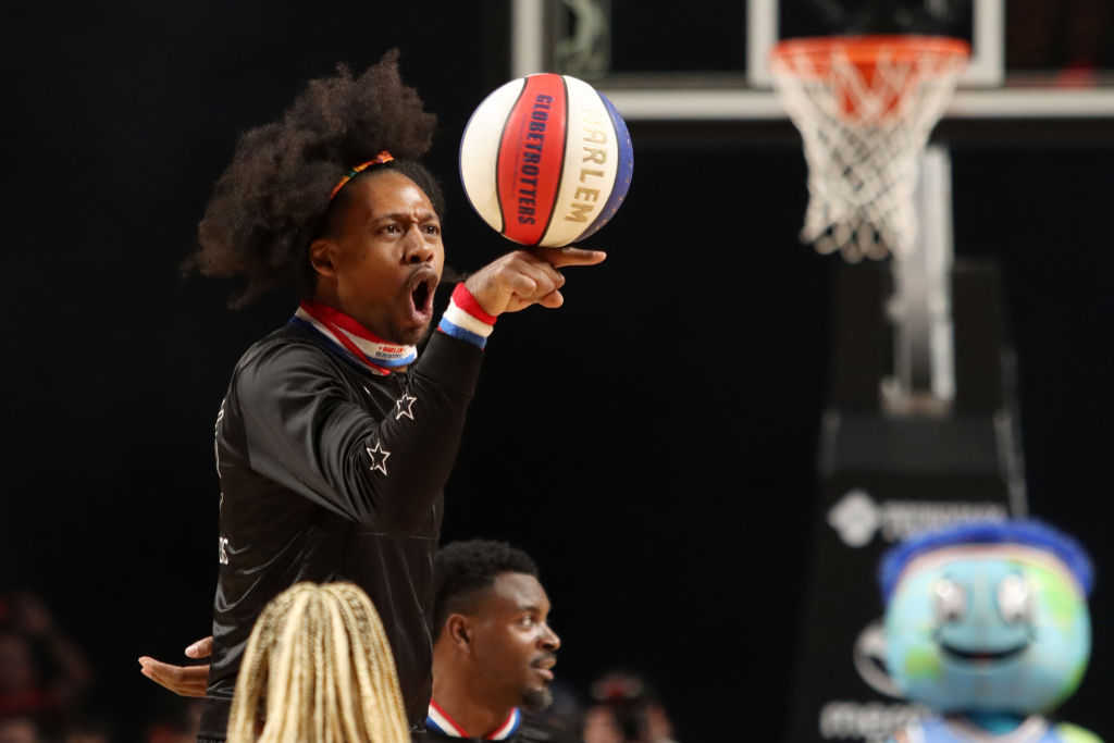 The Harlem Globetrotters Visit Mexico City
