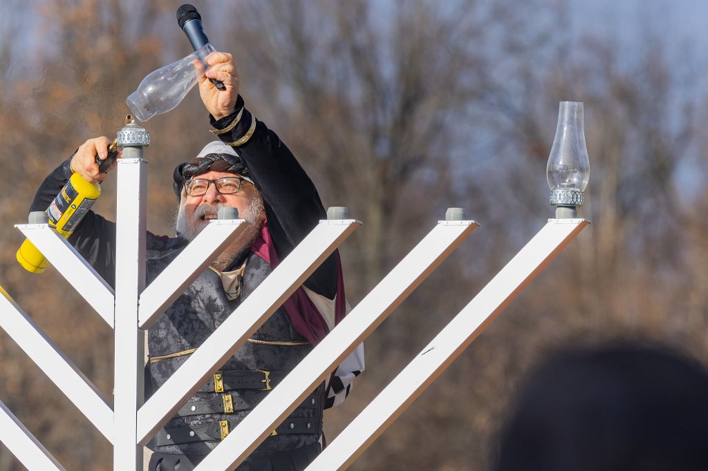 Celebración comunitaria de Hanukkah en Easton