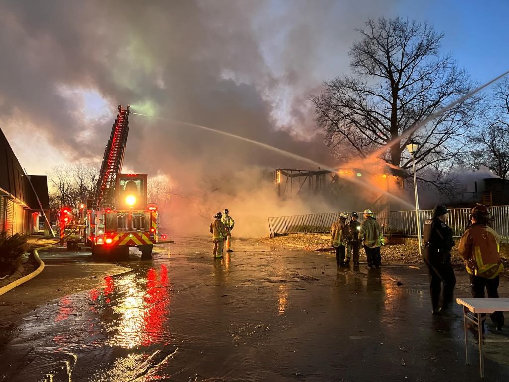 Incendio en el noreste de Columbus: Sin heridos, pero grandes llamas