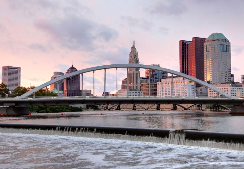 Viento y lluvias ligeras refrescan a Columbus