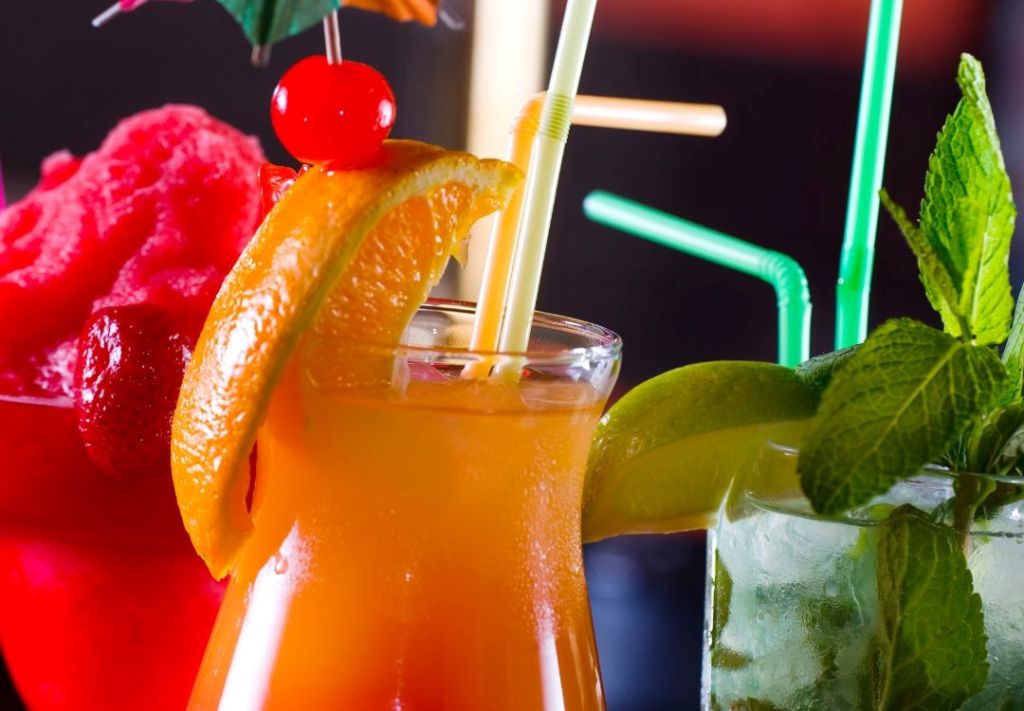 Esta noche: ¡Trazos y cócteles caribeños en Columbus!