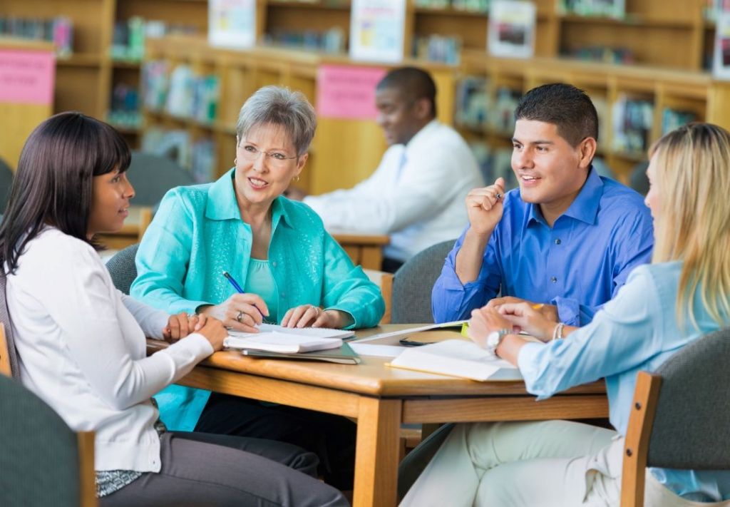 Continúan reuniones para practicar español en Columbus