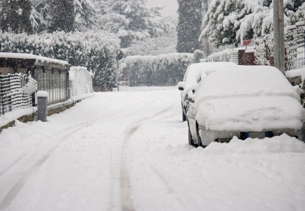 Columbus amanece bajo nieve y alerta por carreteras peligrosas