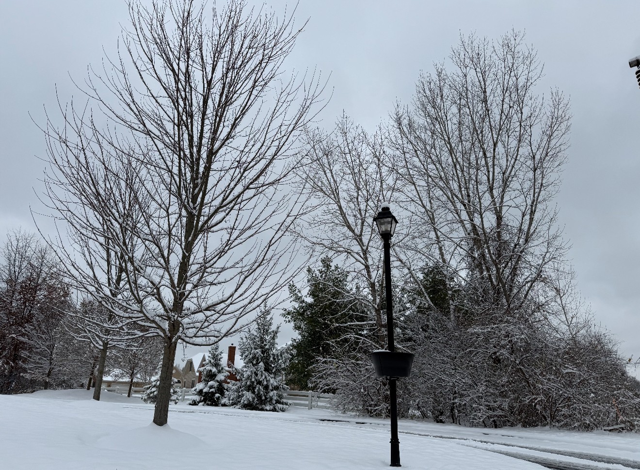 Carreteras bajo nieve en el centro de Ohio, diciembre 2025