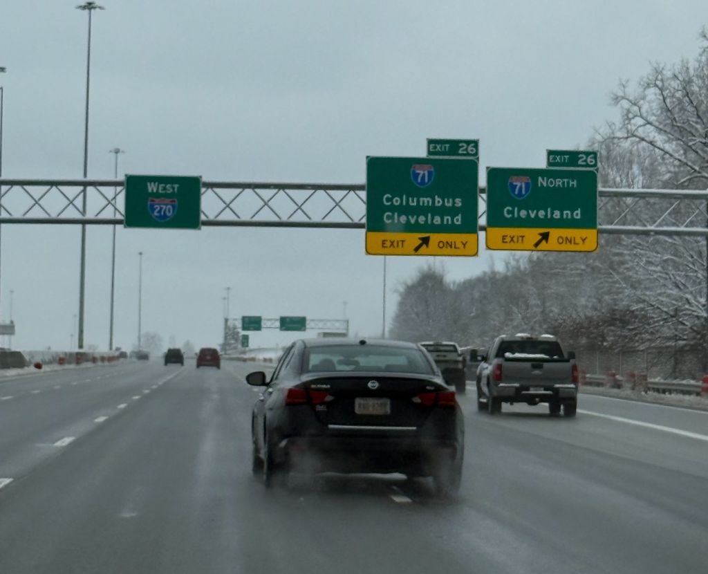 Carreteras bajo nieve en el centro de Ohio, diciembre 2025