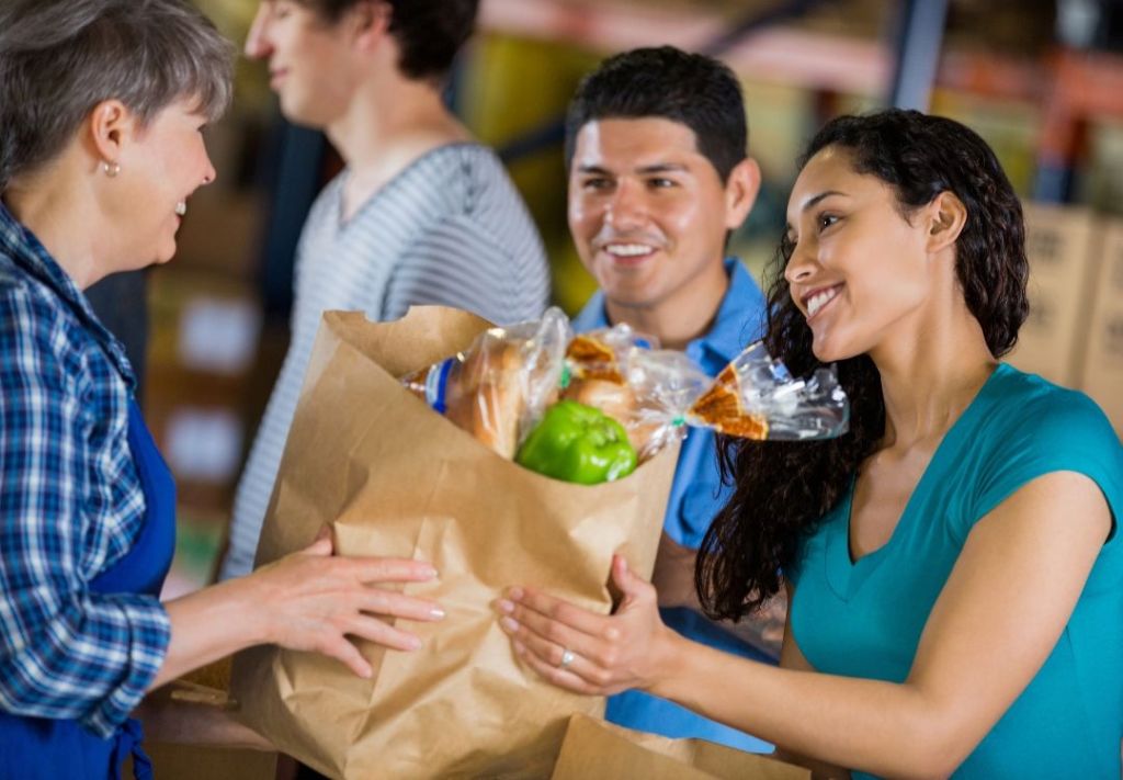 Organizan colecta de alimentos para comunidad inmigrante  